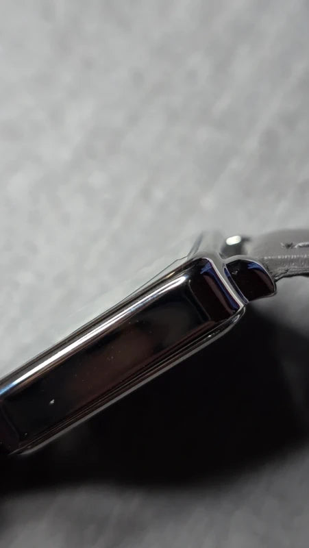 Montre Santa par Elsa Lee - cadran argent bracelet cuir gris - neuf dans sa boite d'origine