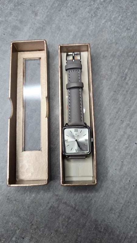 Montre Santa par Elsa Lee - cadran argent bracelet cuir gris - neuf dans sa boite d'origine