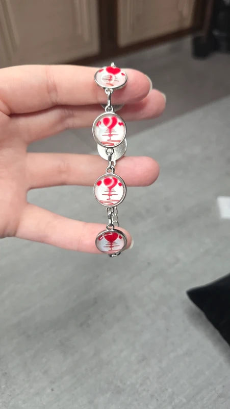 bracelet neuf - fait main - chaine argenté blanc rouge motif coeur avec cabochons - pour femme ou fille - ajustable