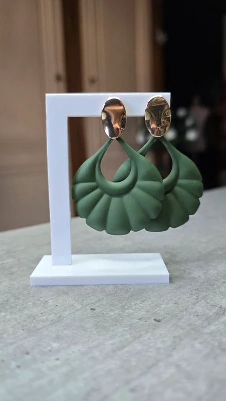 Boucles d'oreilles neuf - rondes effet fleur pétale - doré vert kaki mate - pendante longue légère