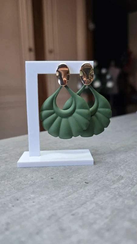 Boucles d'oreilles neuf - rondes effet fleur pétale - doré vert kaki mate - pendante longue légère