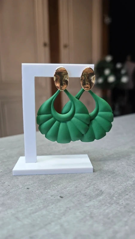 Boucles d'oreilles neuf - rondes effet fleur pétale - doré vert kaki mate - pendante longue légère