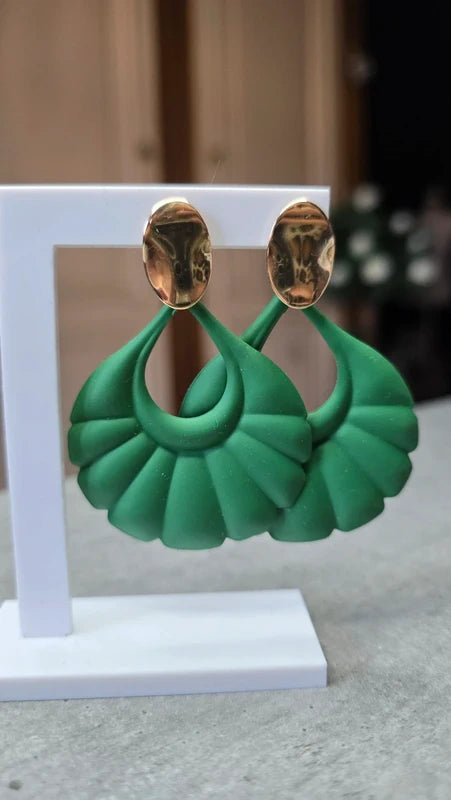 Boucles d'oreilles neuf - rondes effet fleur pétale - doré vert kaki mate - pendante longue légère