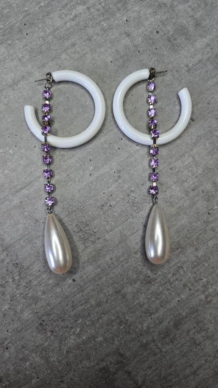 boucle d'oreilles - créole blanche - pendant strass violet effet perle de culture blanc nacré - légère