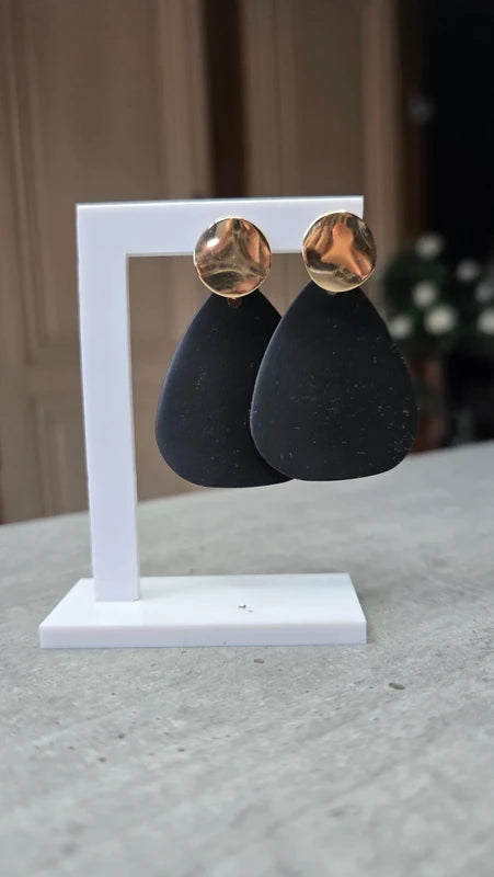 Boucles d'oreilles neuf - triangulaires doré noir / beige mate - pendante longue légère