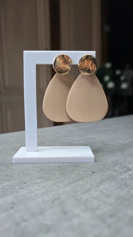 Boucles d'oreilles neuf - triangulaires doré noir / beige mate - pendante longue légère