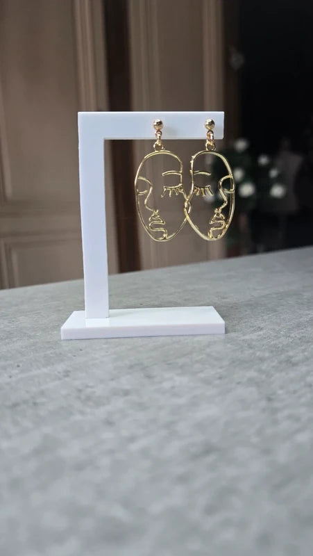 boucles d'oreilles original neuf- doré - visage femme - longue pendante légère
