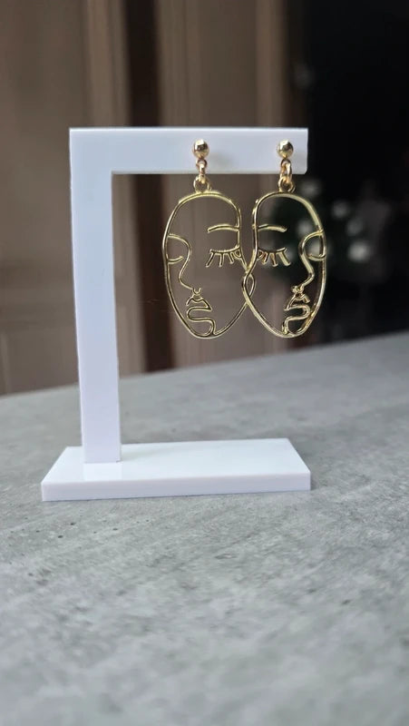 boucles d'oreilles original neuf- doré - visage femme - longue pendante légère