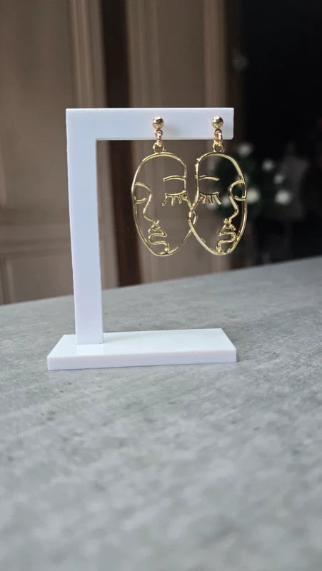 boucles d'oreilles original neuf- doré - visage femme - longue pendante légère