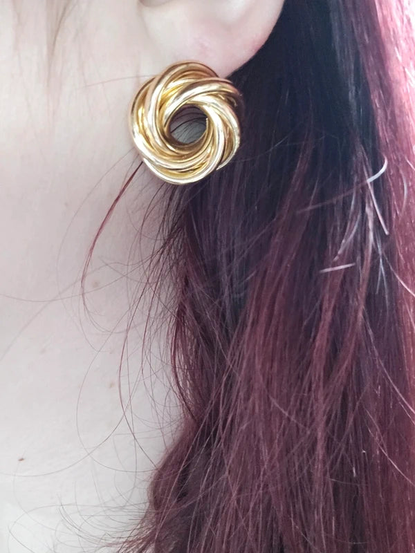 boucles d'oreilles - neuf - chic et tendance- doré - maillons entrelacés - rond fleur - pendante légère