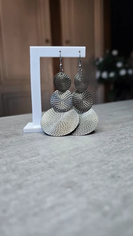 Boucles d'oreilles - neuf - gris argenté - ronde texturé - relief pendante longue légère - tendance chic