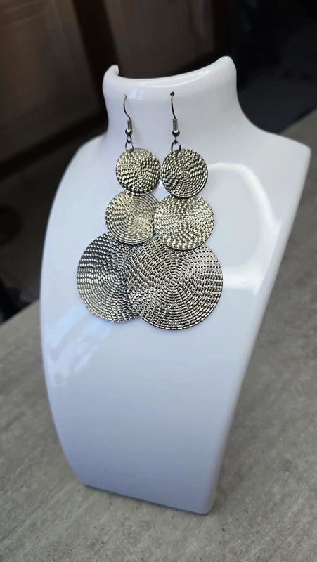 Boucles d'oreilles - neuf - gris argenté - ronde texturé - relief pendante longue légère - tendance chic