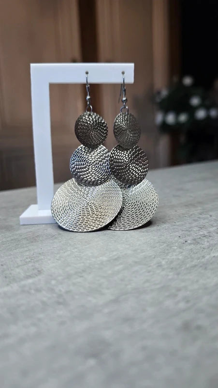 Boucles d'oreilles - neuf - gris argenté - ronde texturé - relief pendante longue légère - tendance chic