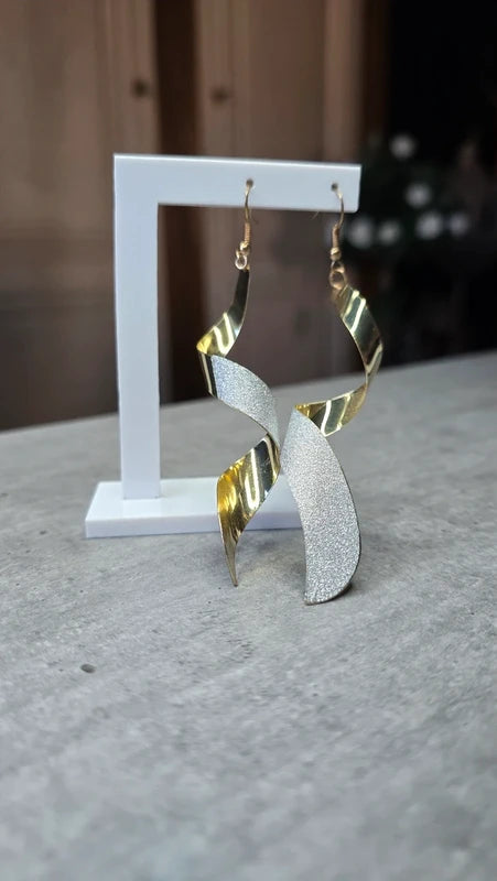 Boucles d'oreilles - neuf - doré argenté paillettes torsade - chic tendance - légère pendante longue