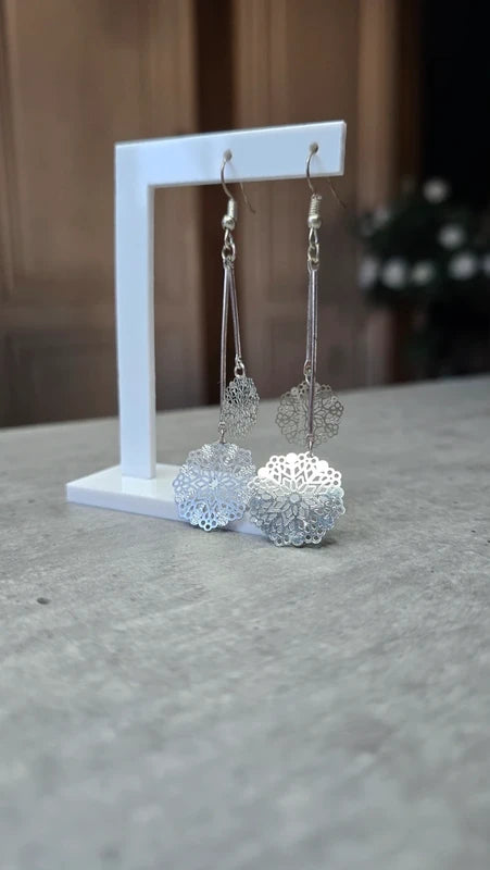 Boucles d'oreilles - argenté - fleurs mandala - chic et tendance - légère pendante longue