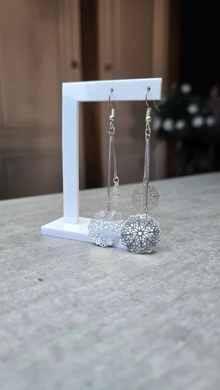 Boucles d'oreilles - argenté - fleurs mandala - chic et tendance - légère pendante longue