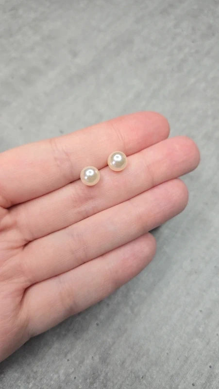 Boucles d'oreilles - neuf - perle blanc nacré - pour femme ou fille - tendance légère