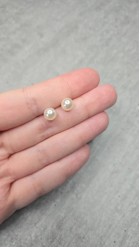 Boucles d'oreilles - neuf - perle blanc nacré - pour femme ou fille - tendance légère