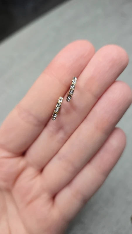 Boucles d'oreilles neuf - doré argenté strass - type petite créole - chic tendance légère