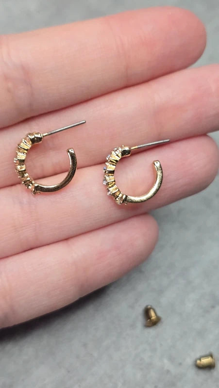 Boucles d'oreilles neuf - doré argenté strass - type petite créole - chic tendance légère