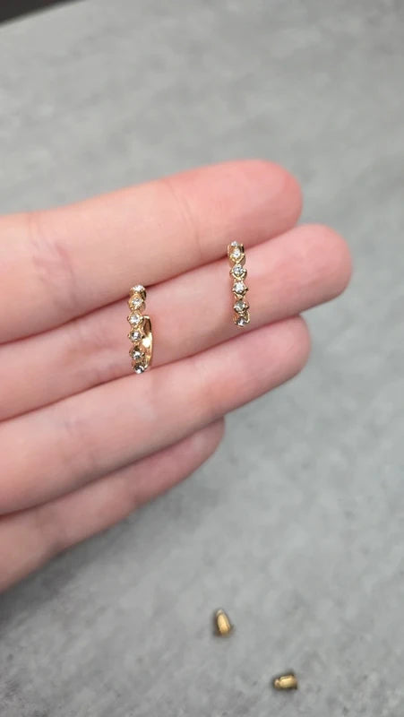 Boucles d'oreilles neuf - doré argenté strass - type petite créole - chic tendance légère