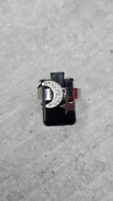 Bague anneau neuf - argenté strass - charms breloques lune étoile - taille ajustable - tendance - acier