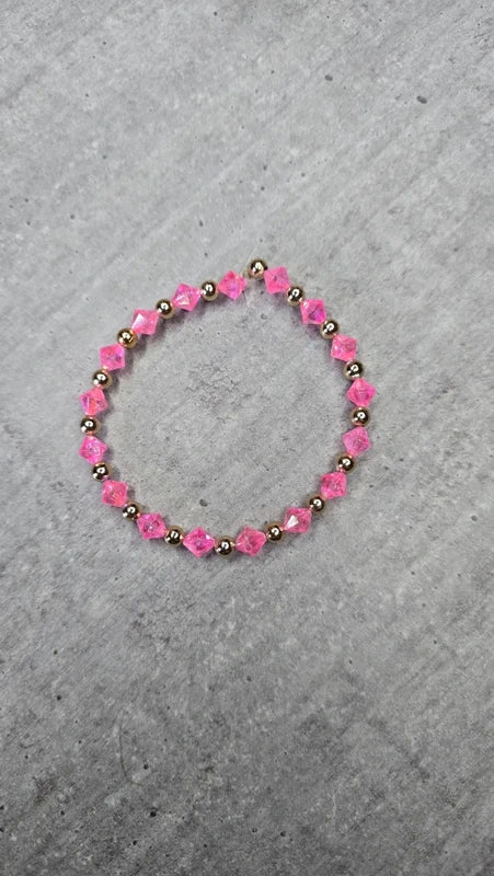 bracelet - neuf - fait main - femme ou fille - perles rose brillante doré
