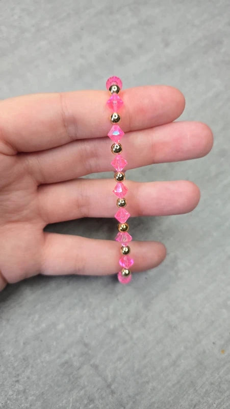 bracelet - neuf - fait main - femme ou fille - perles rose brillante doré
