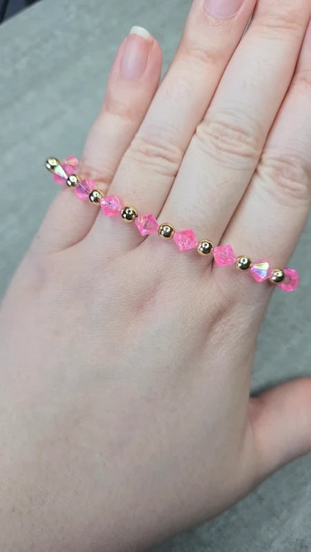 bracelet - neuf - fait main - femme ou fille - perles rose brillante doré