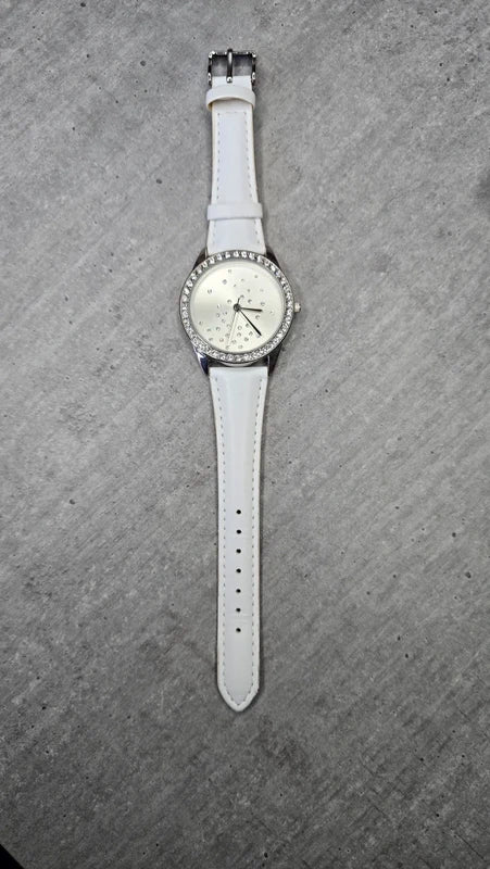 Montre vintage - femme - blanche simili cuir - cadran strass argenté - élégant chic - neuf