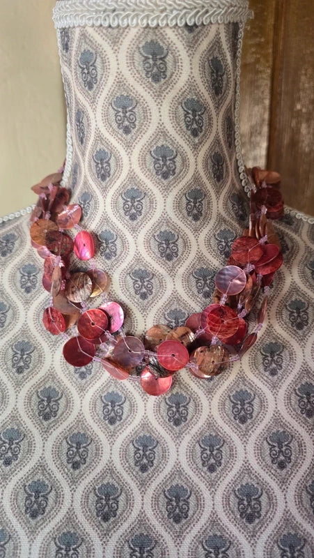 Collier vintage - neuf - perles nacre reflet irisé- vert ou rose - coquillage - multi rangs cascade - bohème chic