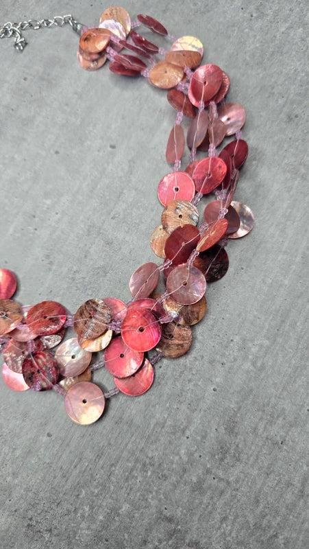 Collier vintage - neuf - perles nacre reflet irisé- vert ou rose - coquillage - multi rangs cascade - bohème chic