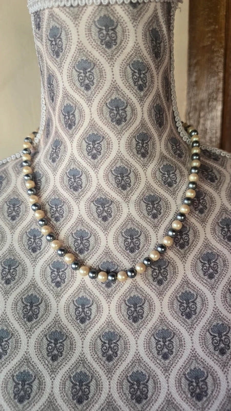 collier vintage - effet perles de culture blanche et gris nacré - chic élégant