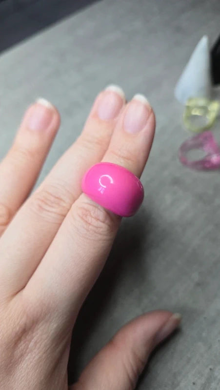 bague vintage - large bombée - pop art rétro années 90 2000 - rose fuchsia