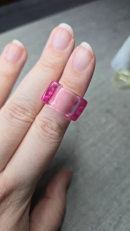 bague vintage - neuf - large bombée - carré - pop art rétro années 90 2000 - rose ou vert craquelé translucide