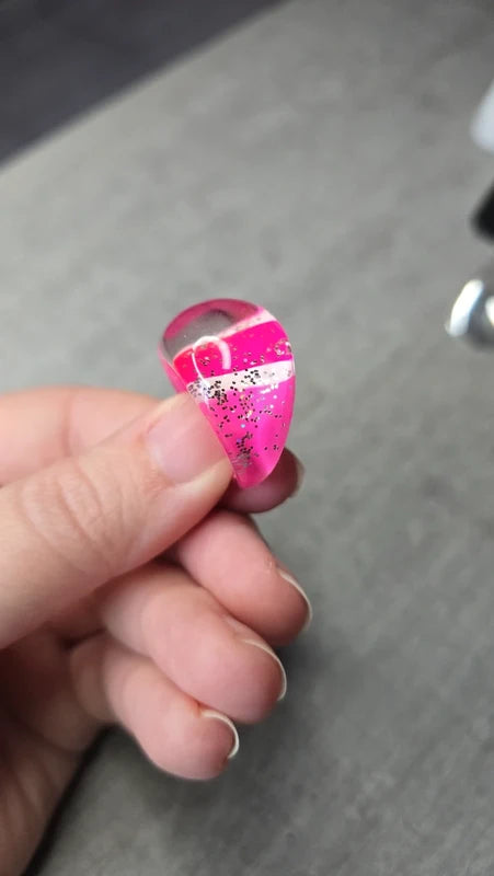 bague vintage - large bombée - pop art rétro années 90 2000 - rose fuchsia fluo paillettes translucide