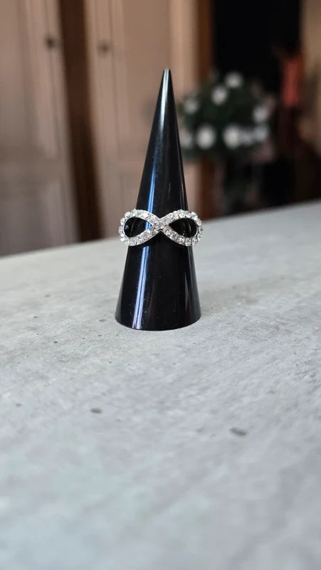 bague neuf - forme infini - strass argenté brillants - chic élégant tendanc