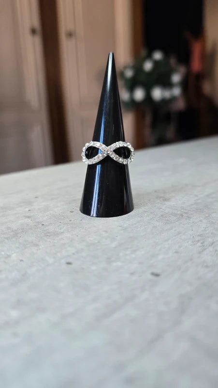 bague neuf - forme infini - strass argenté brillants - chic élégant tendanc