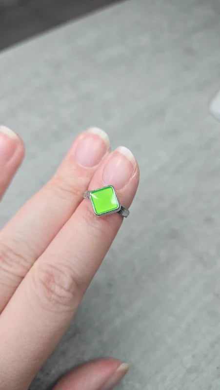 bague vintage - enfant fille - losange vert fluo - légère ajustable réglable - pop rétro