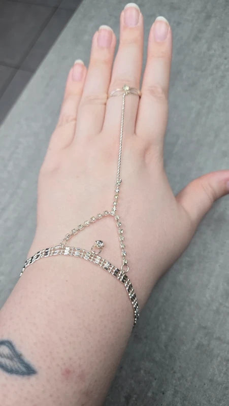 bague bracelet relié hand chain - vintage - argenté strass brillant - chic élégant réglable