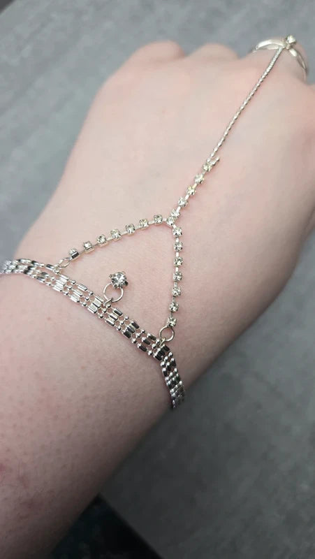 bague bracelet relié hand chain - vintage - argenté strass brillant - chic élégant réglable