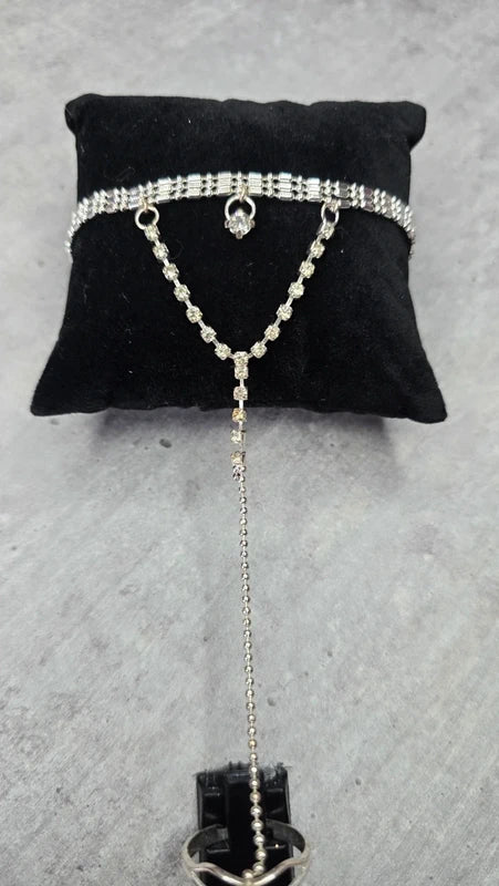 bague bracelet relié hand chain - vintage - argenté strass brillant - chic élégant réglable