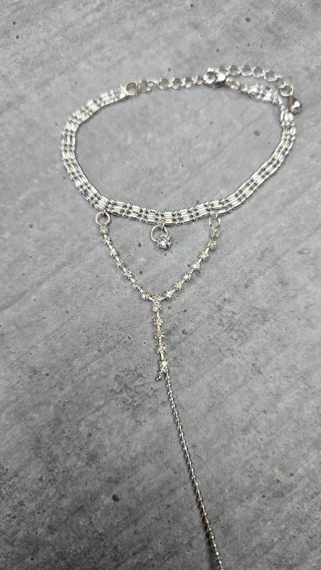 bague bracelet relié hand chain - vintage - argenté strass brillant - chic élégant réglable