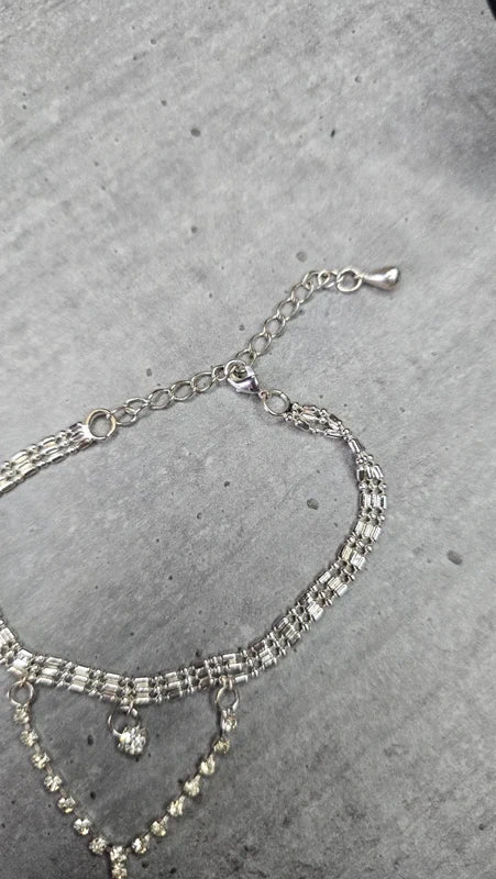 bague bracelet relié hand chain - vintage - argenté strass brillant - chic élégant réglable