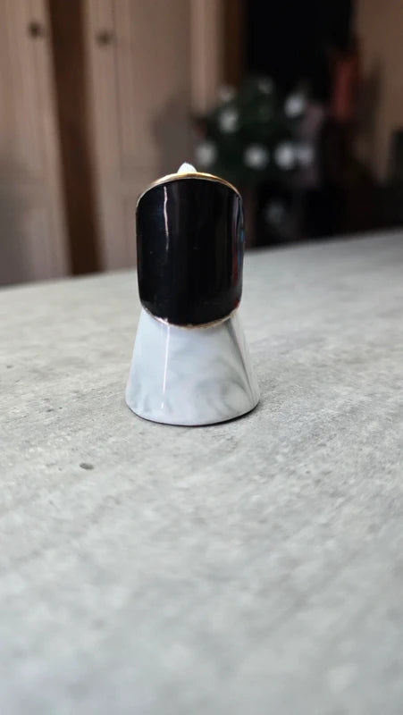 bague large - noir laquée brillant - monture argenté - effet laqué - taille 19 mm
