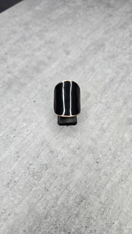 bague large - noir laquée brillant - monture argenté - effet laqué - taille 19 mm
