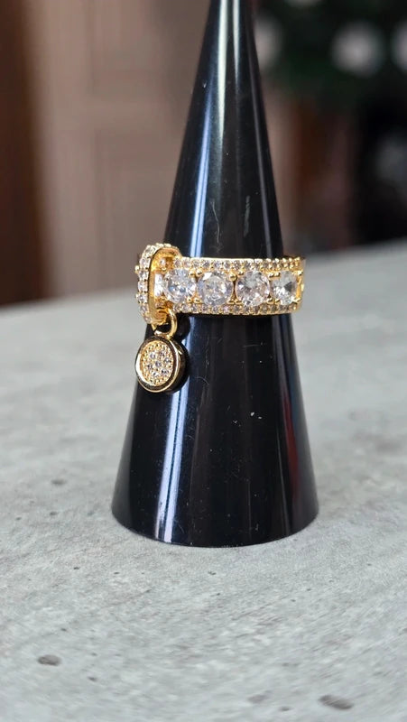 bague - doré - style luxe - strass brillant pampille charms breloque pendentif rond scintillant - chic