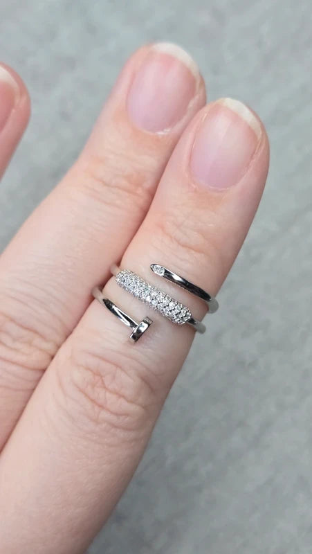 bague effet luxe - argenté ou or rose - strass argenté - style clou - chic - acier inoxydable
