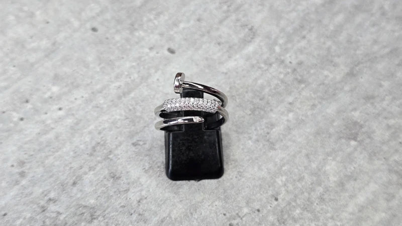 bague effet luxe - argenté ou or rose - strass argenté - style clou - chic - acier inoxydable