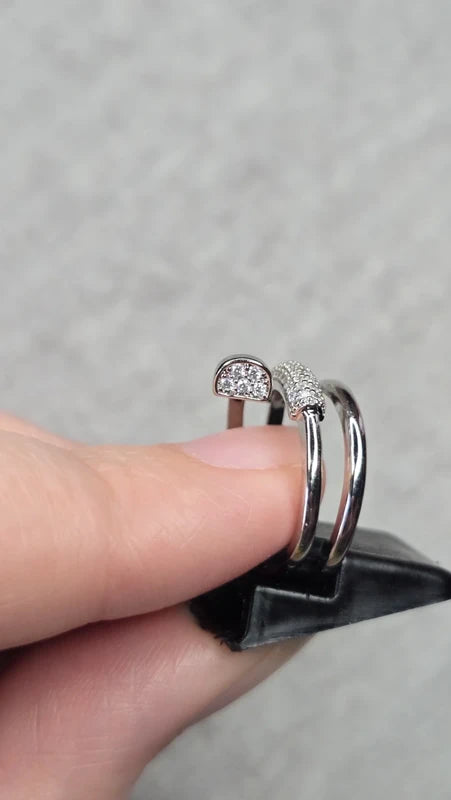 bague effet luxe - argenté ou or rose - strass argenté - style clou - chic - acier inoxydable